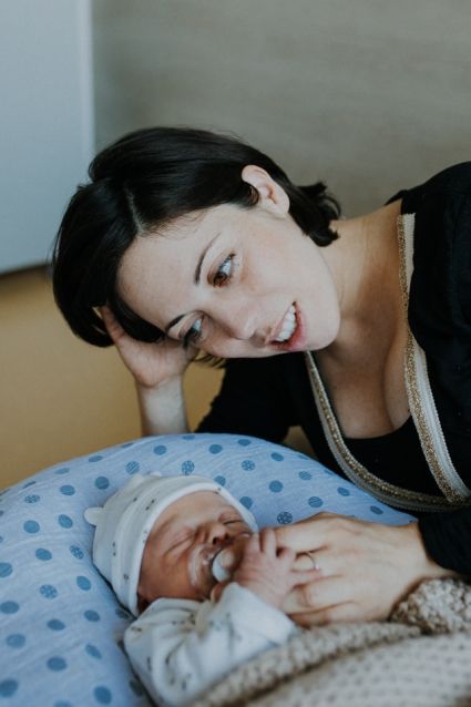 Maman et son nouveau-né à la maternité de Auch dans le Gers