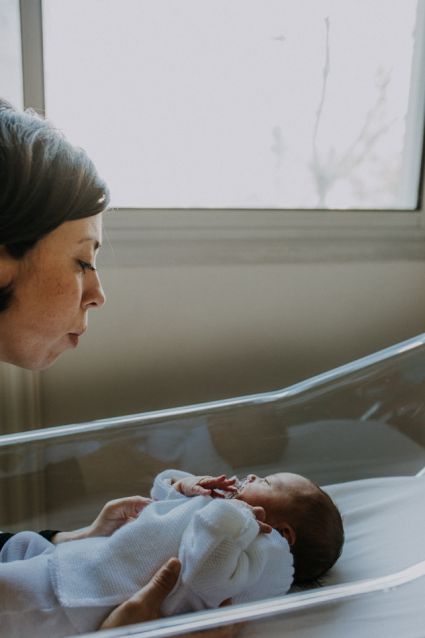 Maman et son nouveau-né à la maternité de Auch dans le Gers