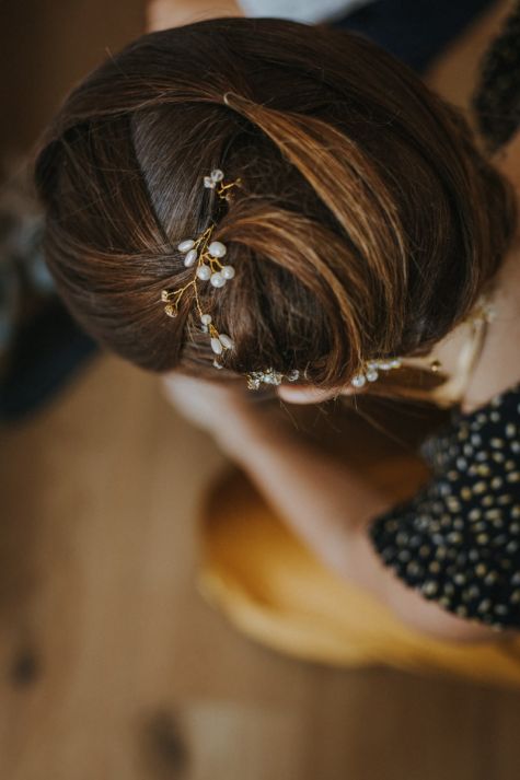 coiffure de mariage, tenue or et noire, cheveux longs, chignon, à Auch dans le Gers