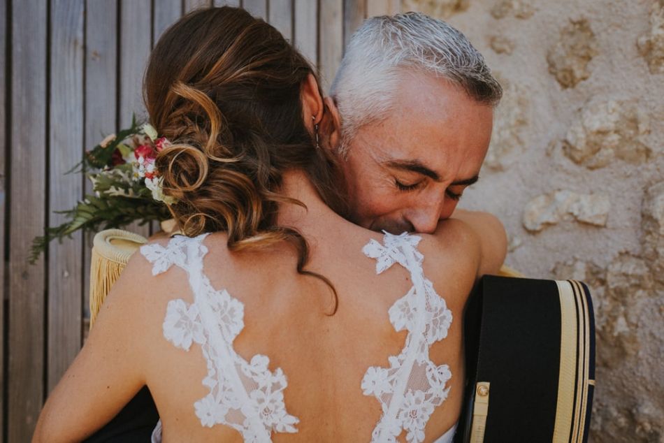 Emotion pour le first look au domaine de Baulieu, à Auch, Gers