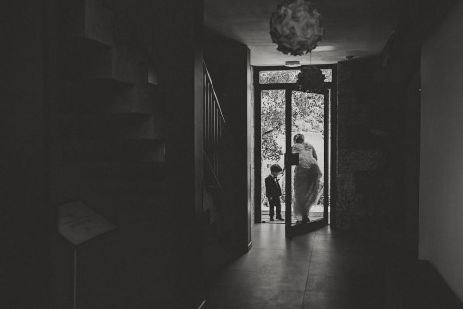 Maman mariée et son fils à contre jour, au domaine de Baulieu à Auch, Gers