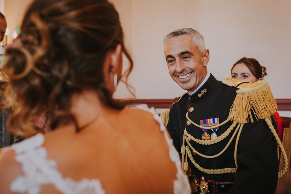 Mariage civil à la mairie de Auch, le sourire du marié