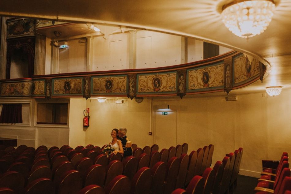 AU Théâtre avec les mariés, à l'hotel de ville, à la mairie de Auch