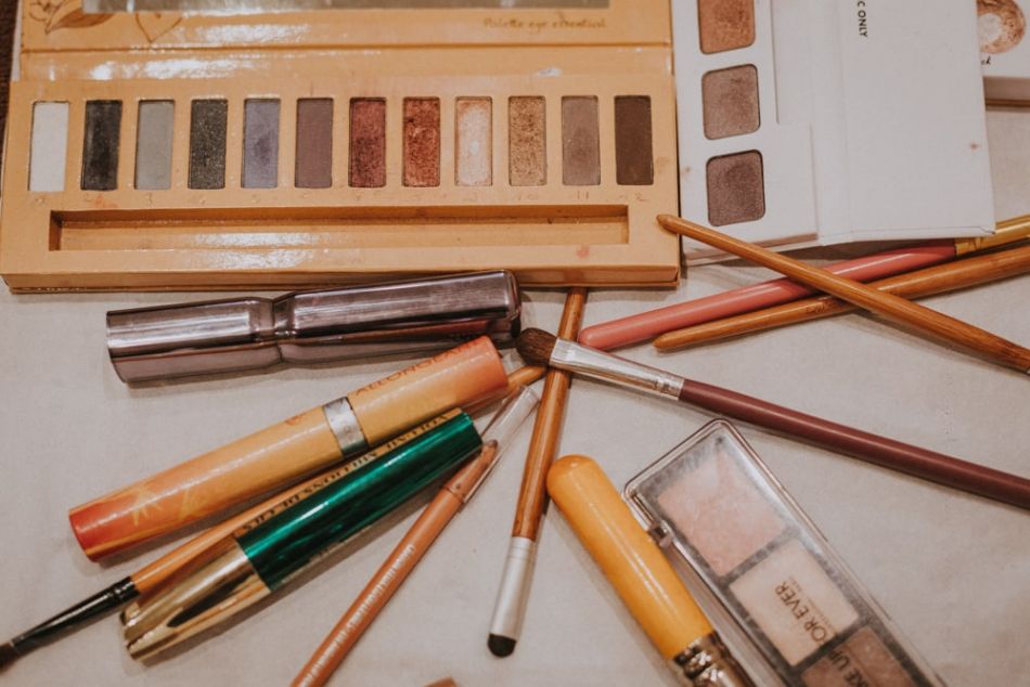 Détail de maquillage journée de mariage champêtre à Auch dans le Gers