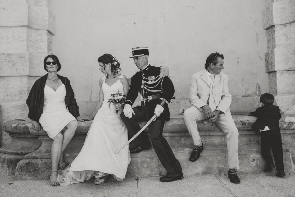 Photo de groupe dans les escaliers monumentaux, on a un distrait, à Auch dans le Gers