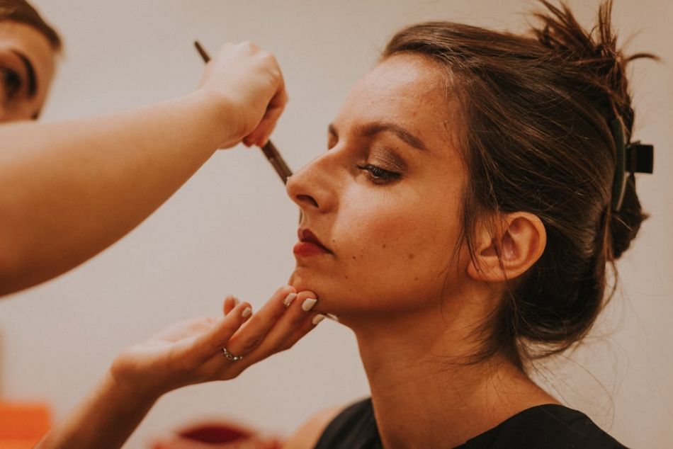 Féminité maquillage pour la nièce du marié à Auch dans le Gers