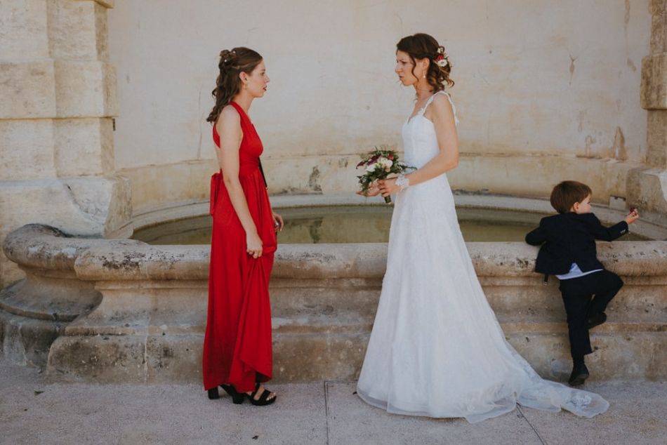 Photo de groupe dans les escaliers monumentaux, on a un distrait, à Auch dans le Gers