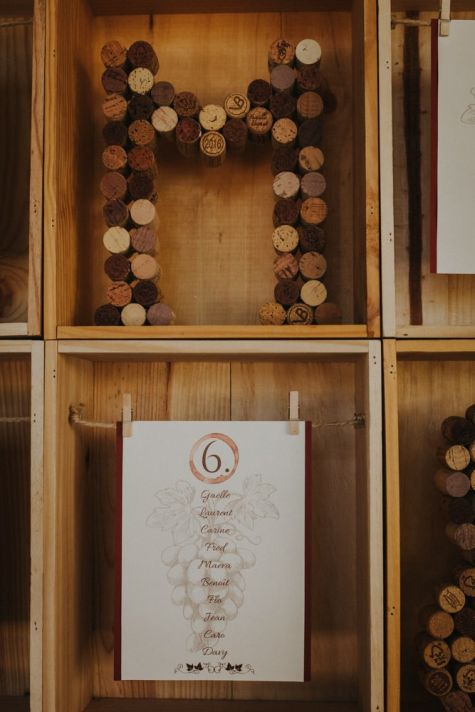 Décoration rustique et chic, sur le thème du vin, caisses de vin, au domaine de Baulieu à Auch