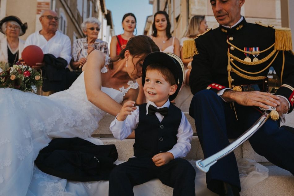 Petite pause sur les marches du parvis de la cathédrale, à la cool, à Auch
