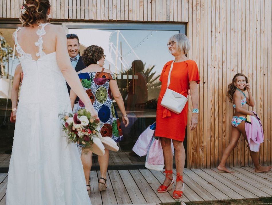 Mariage champêtre, au bord de la piscine au domaine de Baulieu à Auch