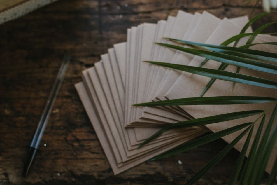 enveloppes kraft pour une Décoration rustique, mariage champêtre, à Auch dans le Gers