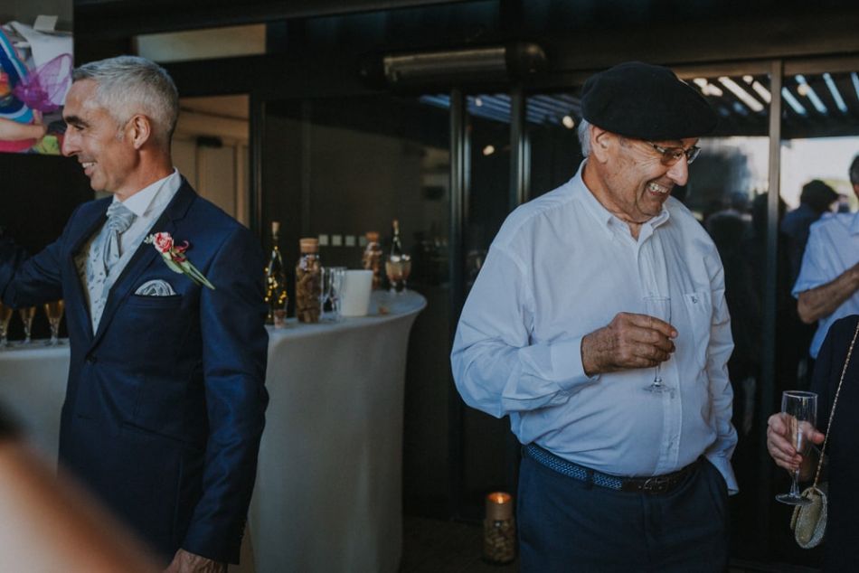 Cocktail, père et fils très occupés durant ce mariage champêtre à Auch, Gers