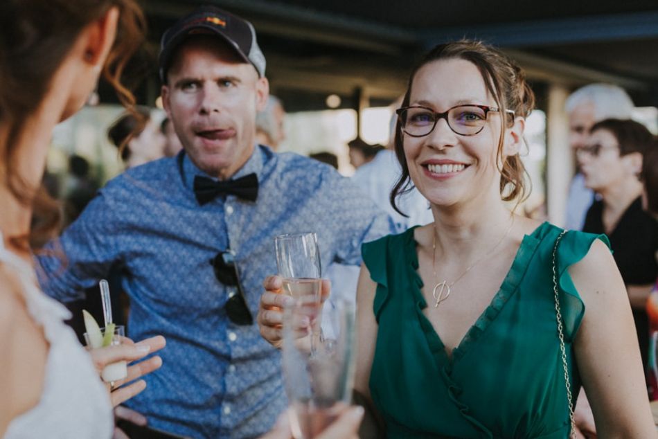 Cocktail d un mariage champêtre sous la pergolas magnifique du domaine de Baulieu à Auch, Gers
