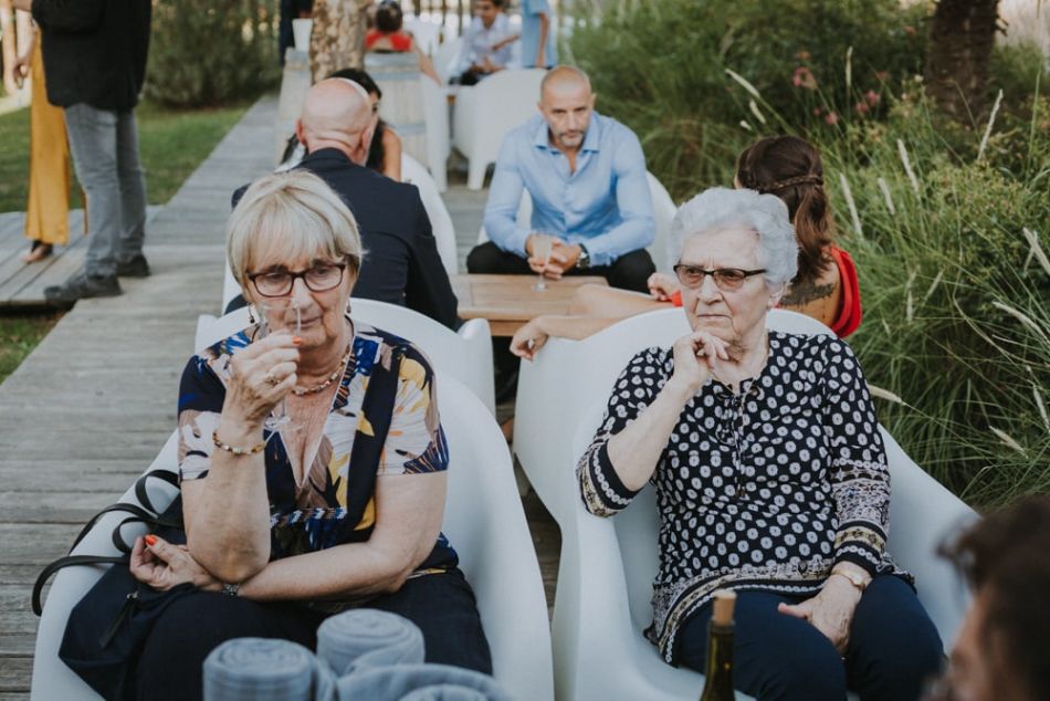 Cocktail d un mariage champêtre sur la terrasse du domaine de Baulieu à Auch, Gers