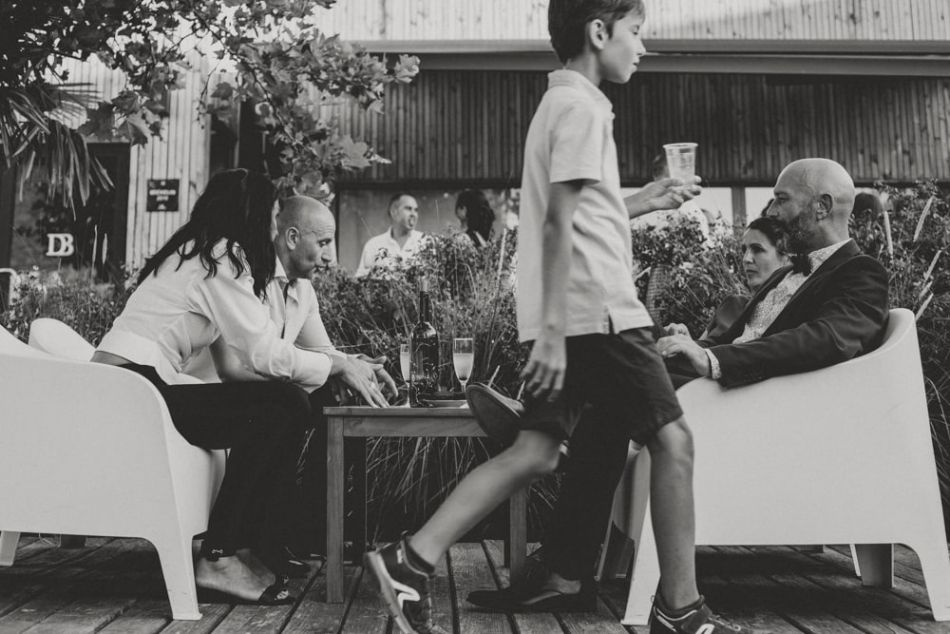 Cocktail d un mariage champêtre sur la terrasse du domaine de Baulieu à Auch, Gers