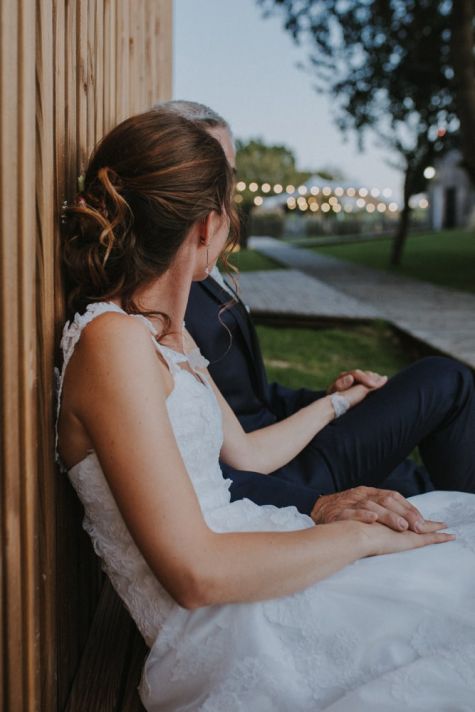 Pose des mariés, détente et cool, au domaine de Baulieu à Auch dans le gers