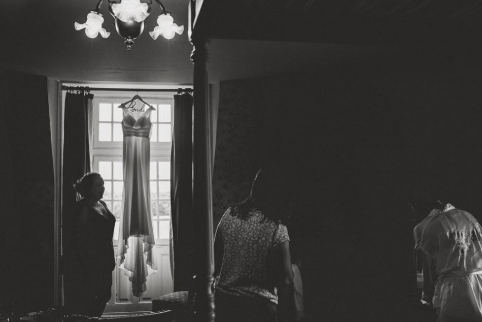 Préparatifs de la mariée, la robe et les témoins mariage anglais Périgord