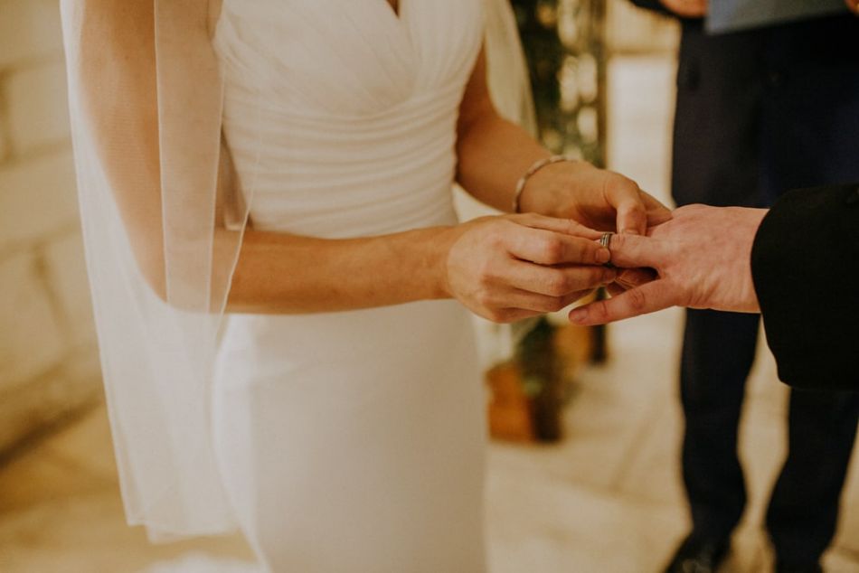Wedding ring for an English wedding in Perigord in France with MGphotographies