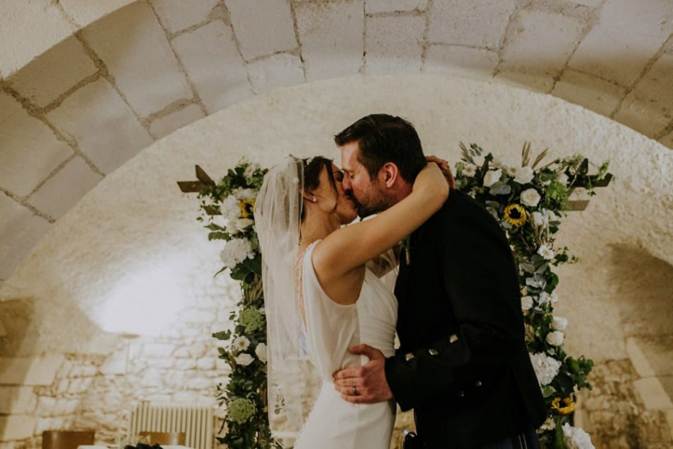 Bride and groom at an English wedding in Perigord in France with MGphotographies