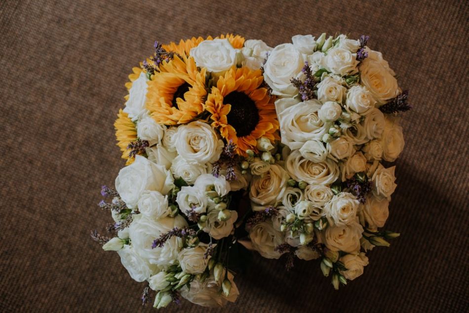 Detail of the flower bouquet during English wedding in Perigord