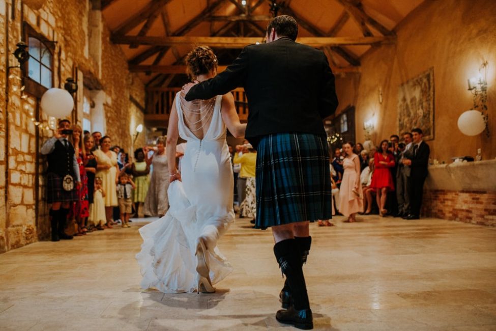 Ceilidh dance au chateau de la Cote pour un mariage anglais