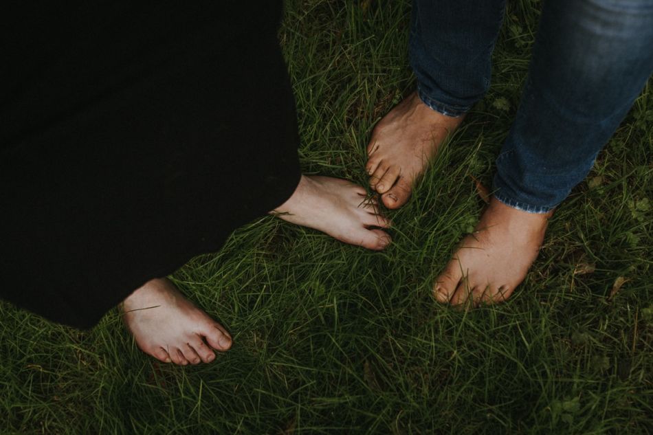 Pieds nus, photo sauvage, séance grossesse, Auch, MGphotographies