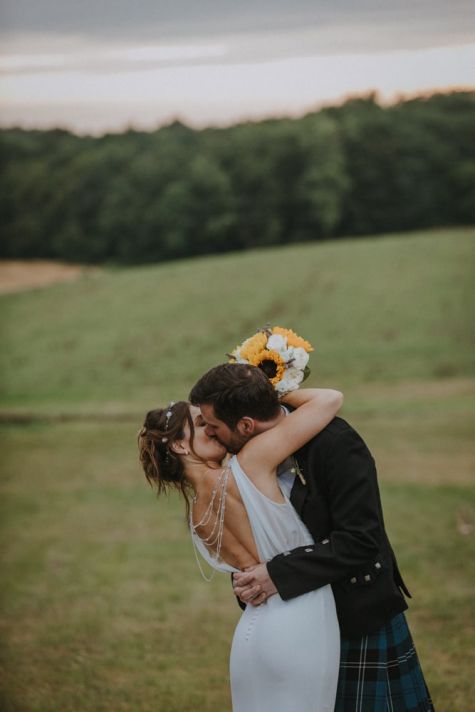 photos des mariés, mariage anglais, chateau de la Cote, Perigord, Sarlat
