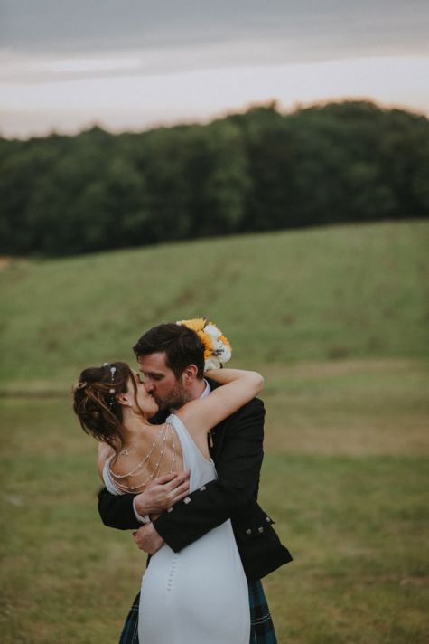 photos des mariés, mariage anglais, chateau de la Cote, Perigord, Sarlat
