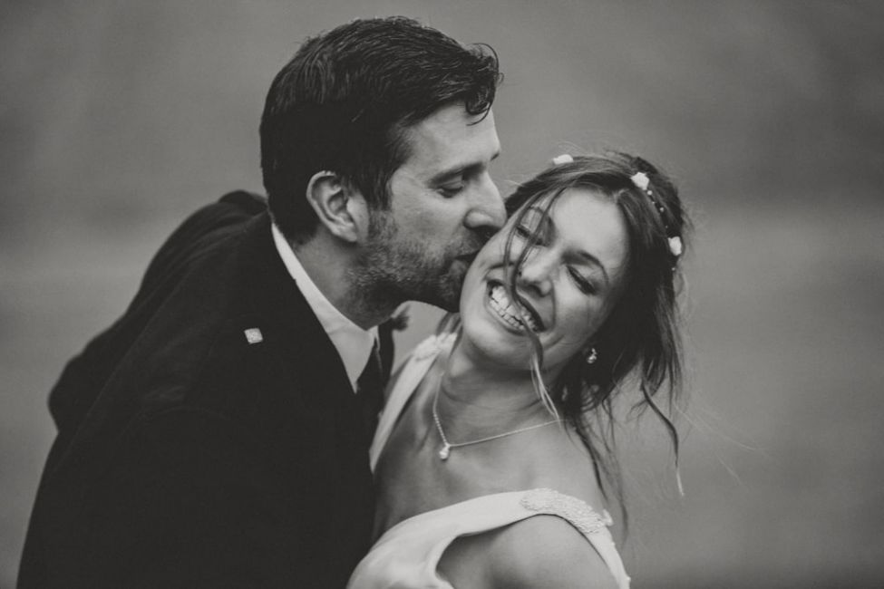 photos des mariés, mariage anglais, chateau de la Cote, Perigord, Sarlat