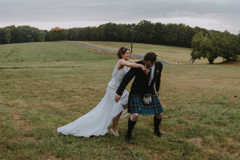 photos des mariés, mariage écossais, chateau de la Cote, Perigord, Sarlat