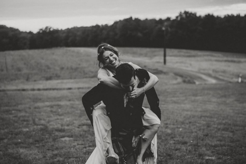 photos des mariés, mariage écossais, chateau de la Cote, Perigord, Sarlat