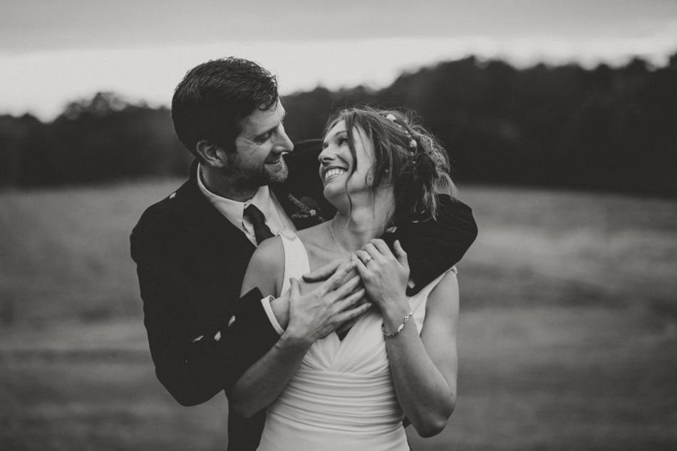 photos des mariés, mariage écossais, chateau de la Cote, Perigord, Sarlat