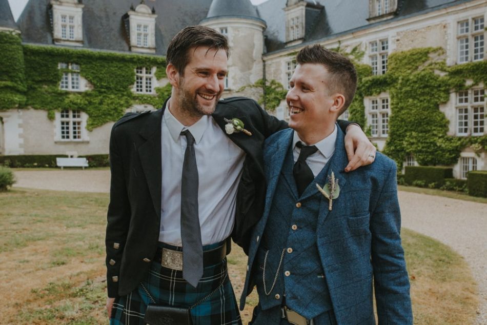 photo groupe fun mariage anglais décontracté, chateau de la Cote, Perigord
