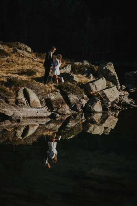 Amoureux en seance couple au lac, Pyrénées, MGphotographies