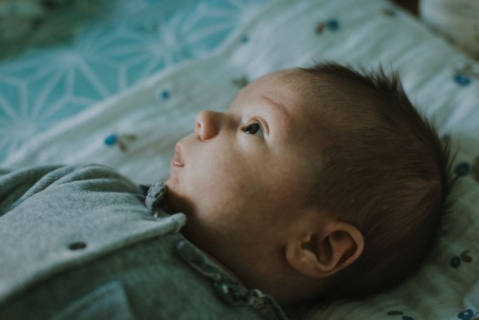 Regard de nourrisson, séance bébé à Toulouse, MGphotographies