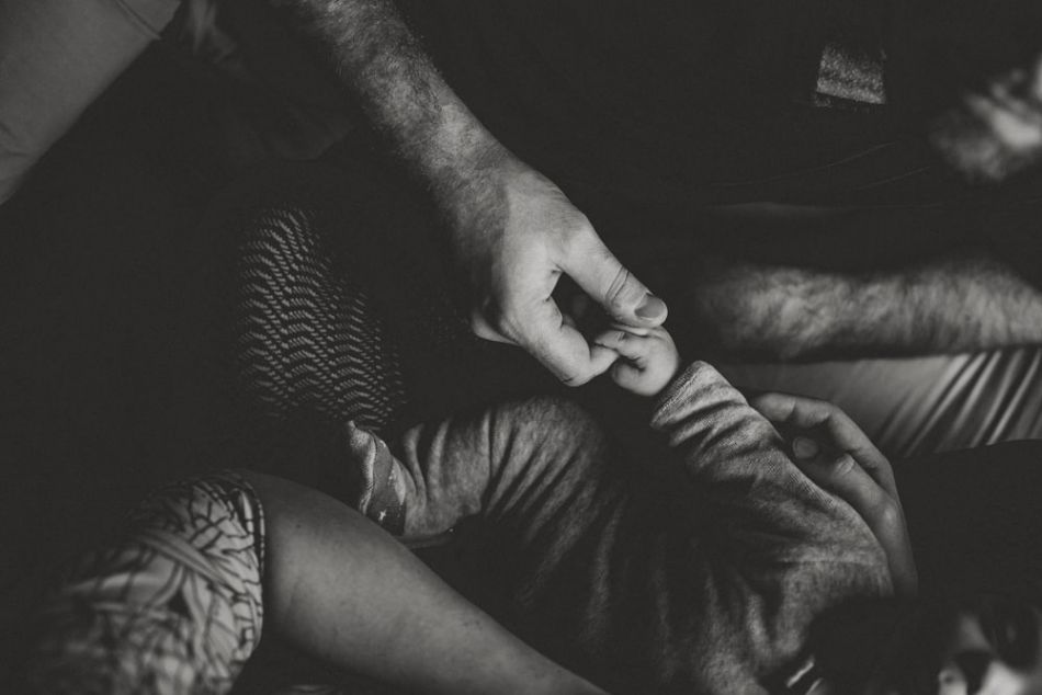 Petite main de nourrisson, séance photo, à Toulouse, MGphotographies