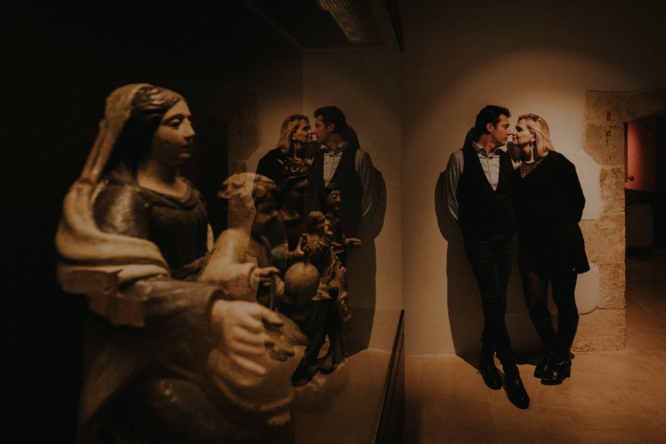 Photos de couple au musée, séance photo atypique, Auch, Gers