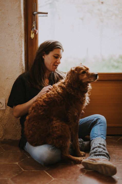 Photo de femme enceinte avec son chien, MGphotographies