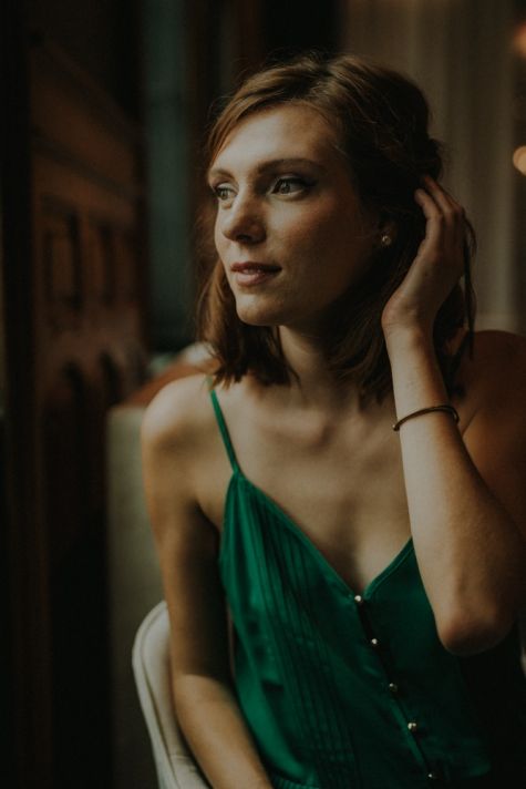 Portrait de femme en robe verte, photographe lausanne, MGphotographies