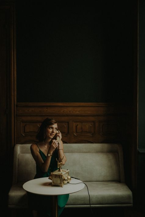 Femme au téléphone, hôtel ancien, MGphotographies, Lausanne, Toulouse